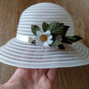 Vintage Sun Hat 20.75" White Daisy Flower Boutonniere Mesh Simple Summer Bride